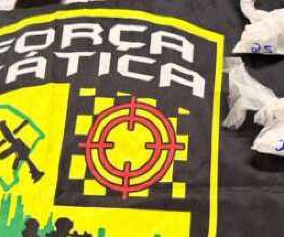 IM-Apos-denuncia-anonima-mulher-e-presa-com-maconha-e-cocaina-em-Russas