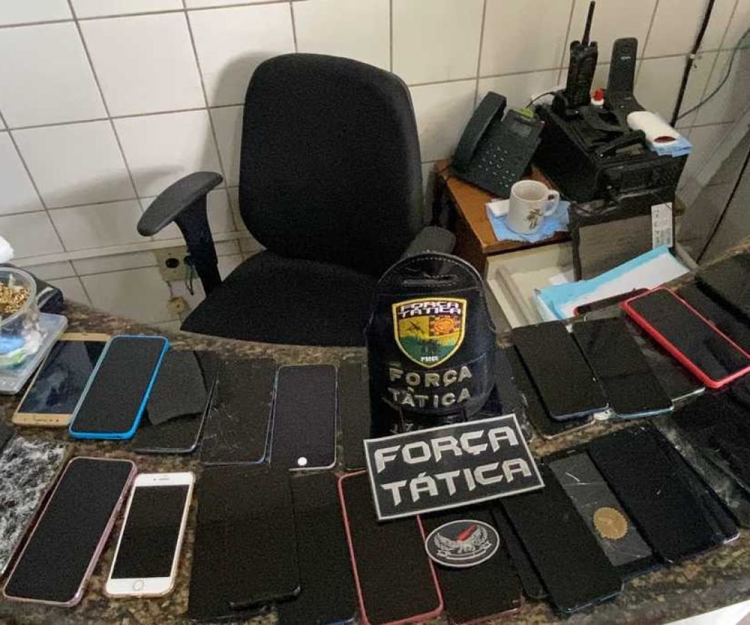 IM-Policia-Militar-prende-suspeito-com-46-celulares-maconha-cocaina-e-crack-na-Vila-Velha