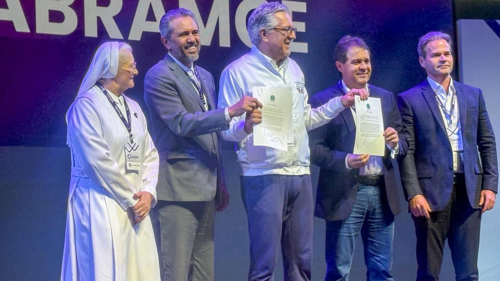 Com o termo, a regulação de pacientes poderá acontecer por meio do Grupo Hapvida em Fortaleza,...