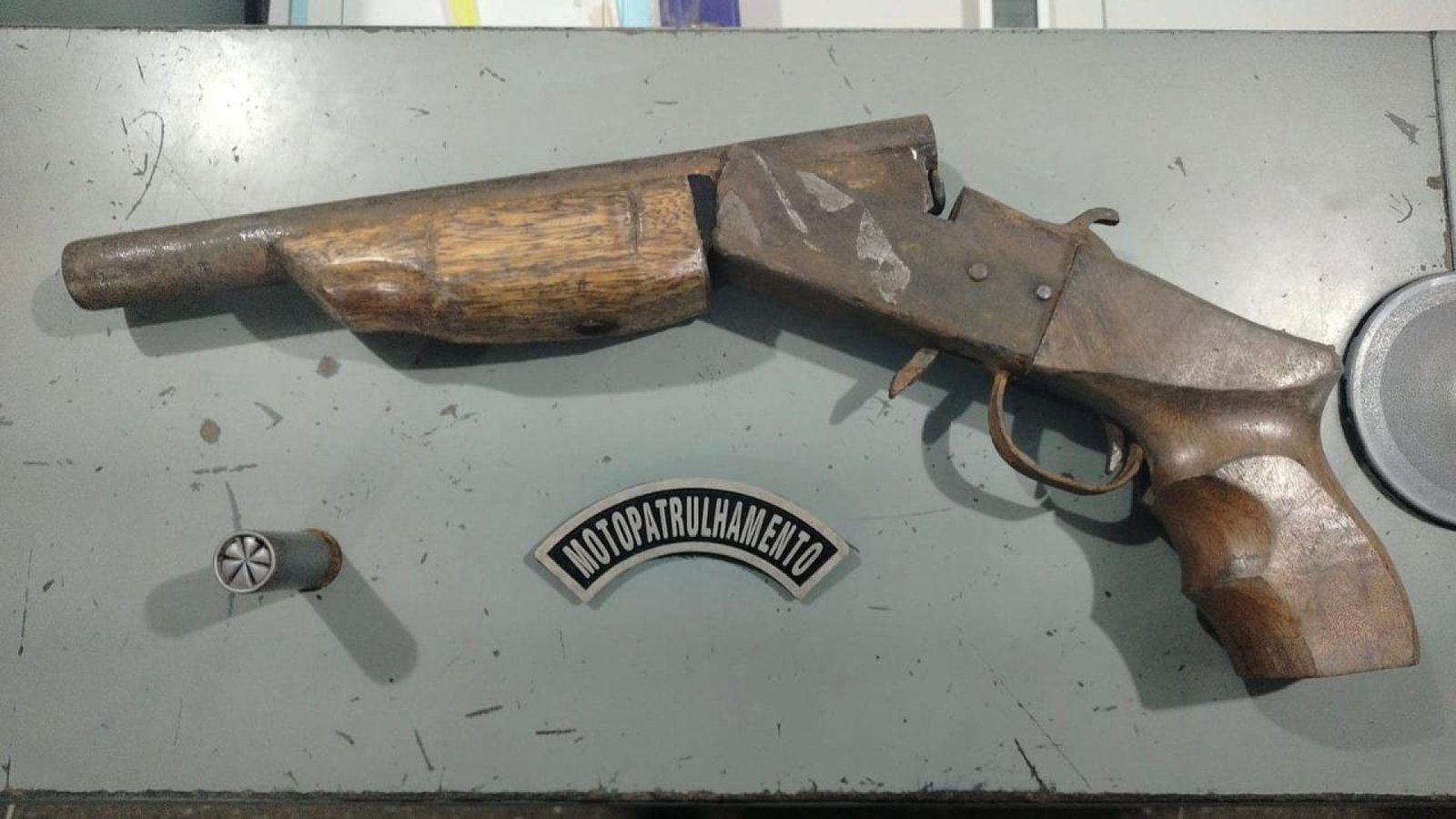Arma artesanal é apreendida pela polícia após denúncia em Caucaia