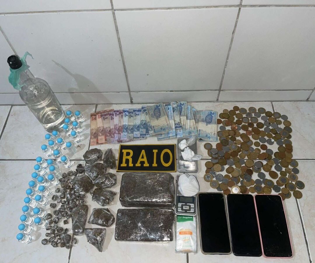 Polícia Militar desarticula ponto de tráfico de drogas no bairro Barroso II em Fortaleza