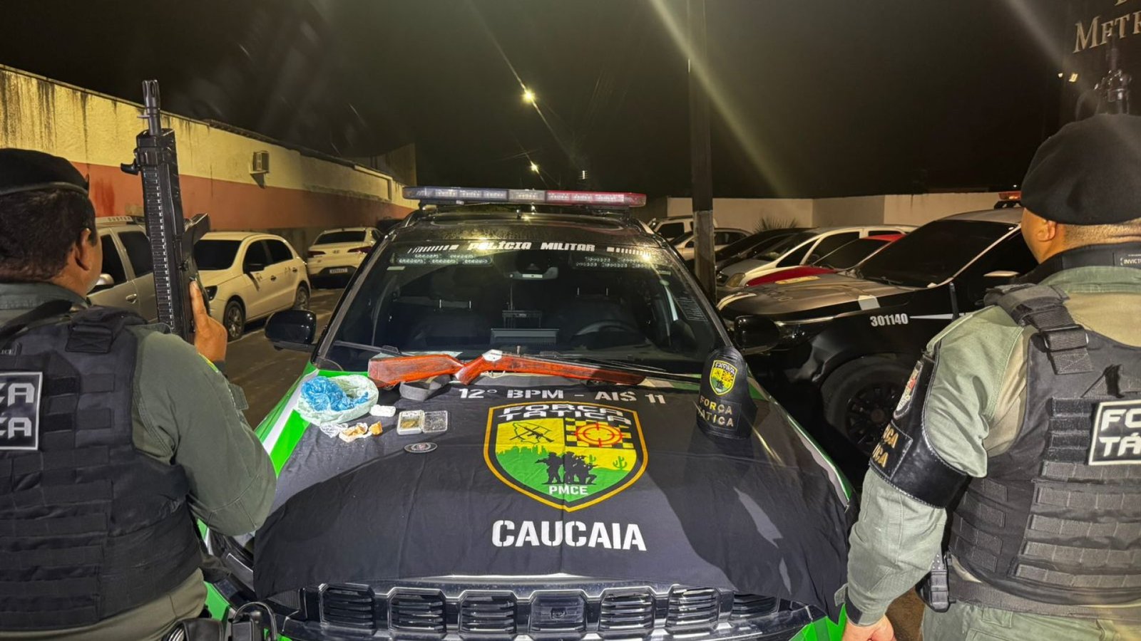 Caucaia: Força Tática da PMCE apreende arma artesanal e drogas em operação