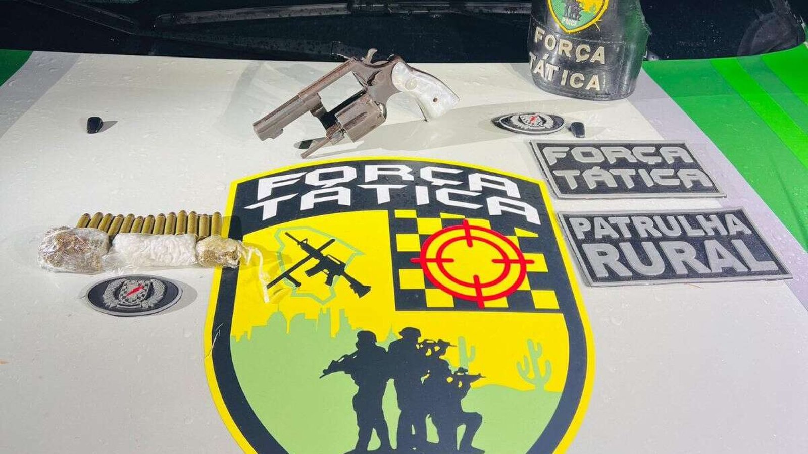 Polícia Militar captura foragido com revólver e dezenas de porções de drogas em Caucaia