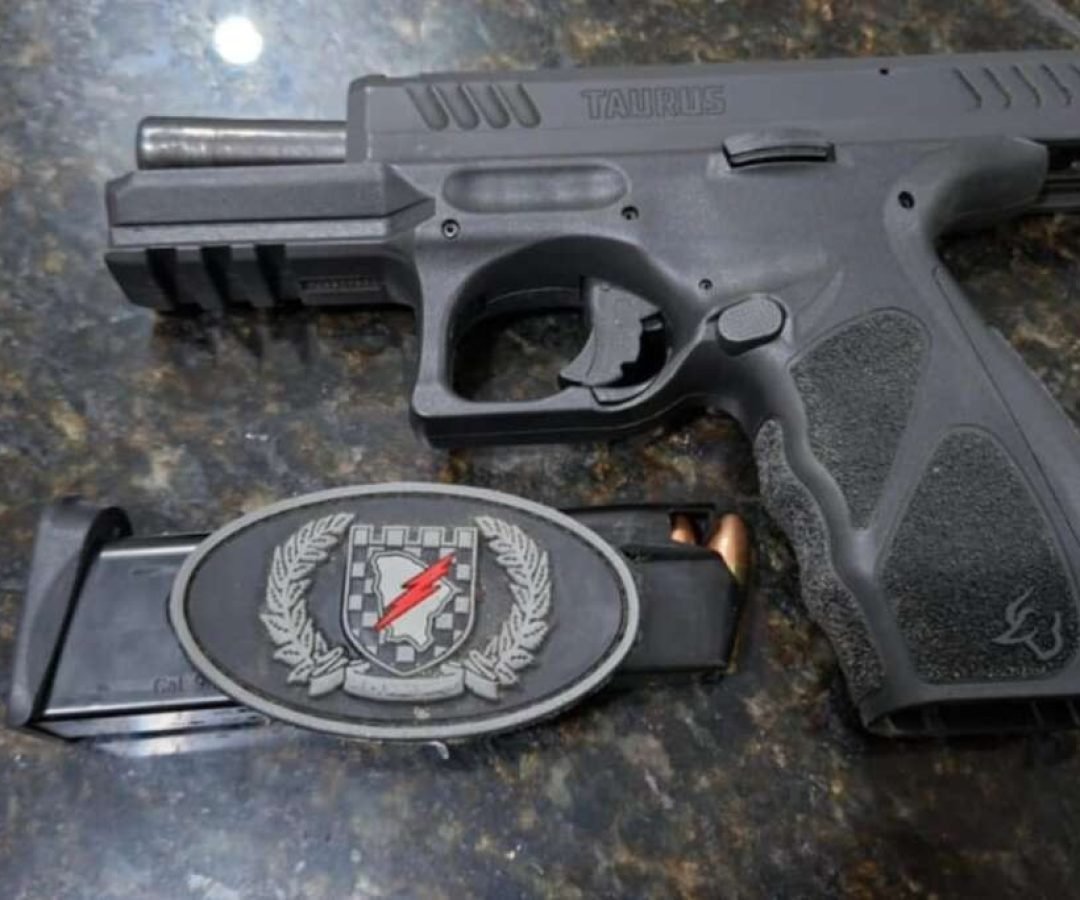 Homem é preso com pistola 9mm em bar no bairro Siqueira, em Fortaleza