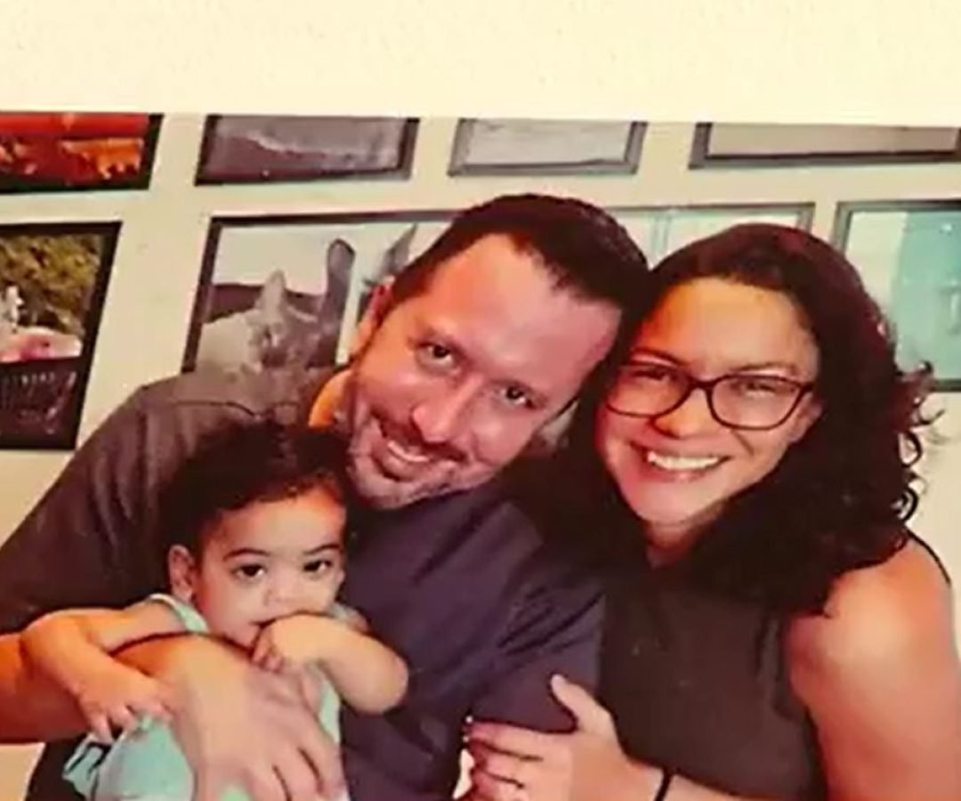 A psicóloga Luciana Vasconcelos recorreu à adoção legal para realizar o sonho da maternidade Reprodução/TV Verdes