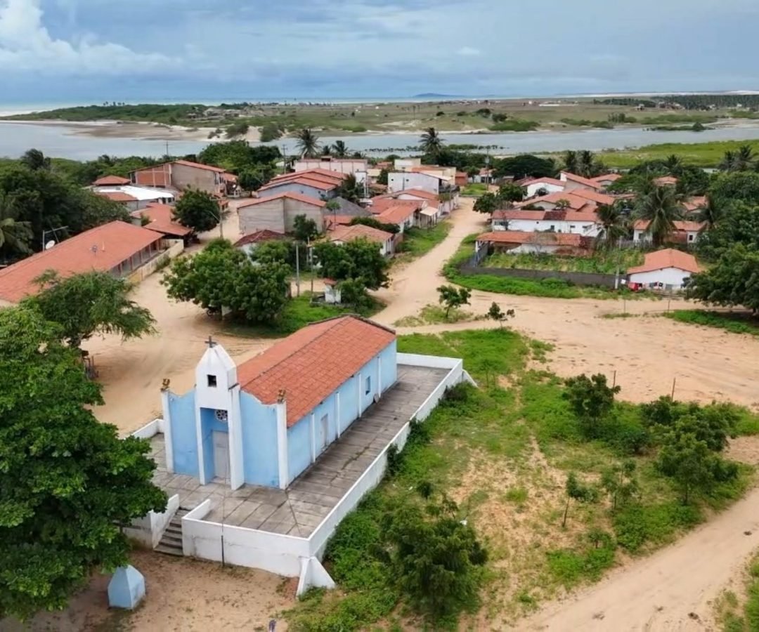 de-igreja-em-nova-tatajuba-uma-das-vilas-do-distrito.jpg" />