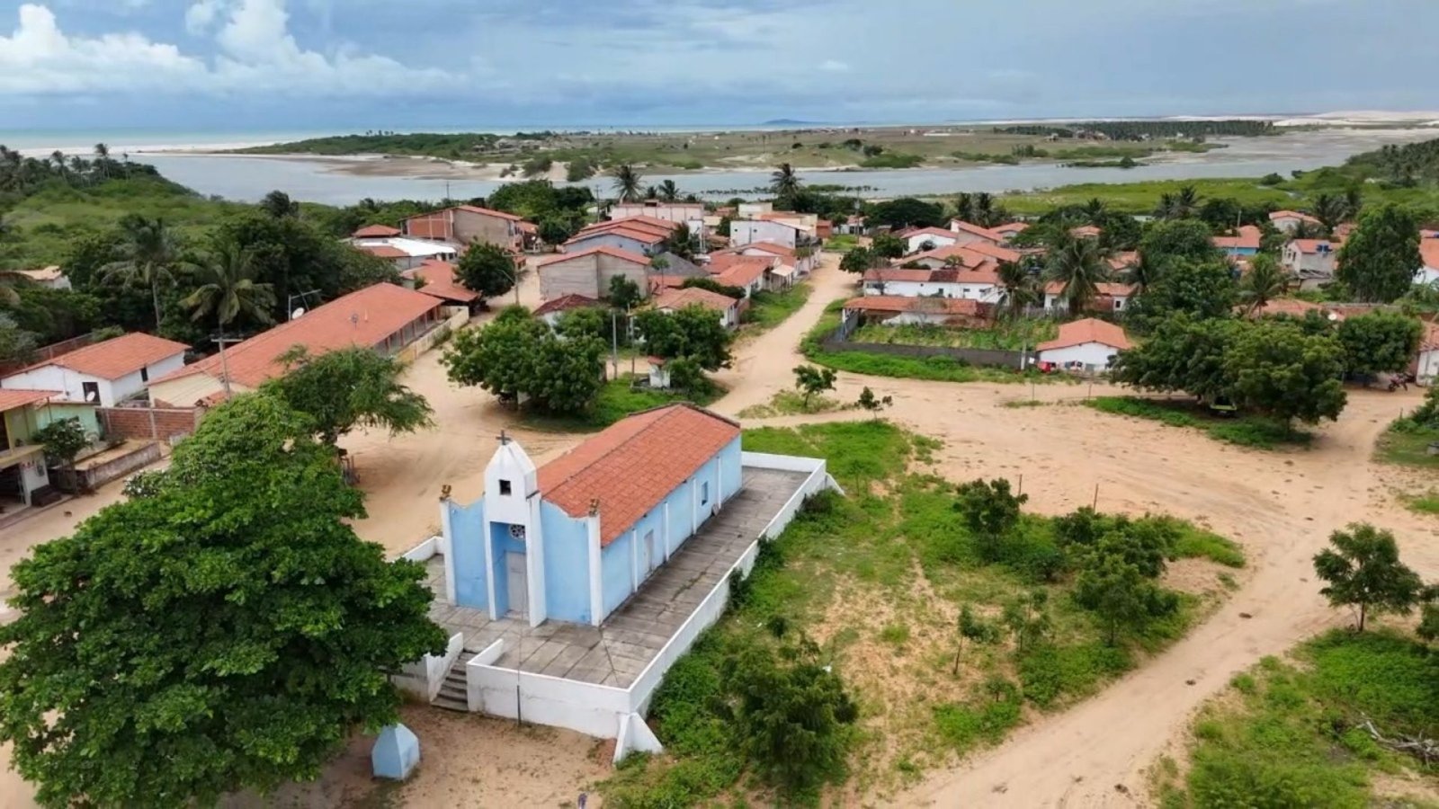 de-igreja-em-nova-tatajuba-uma-das-vilas-do-distrito.jpg" />