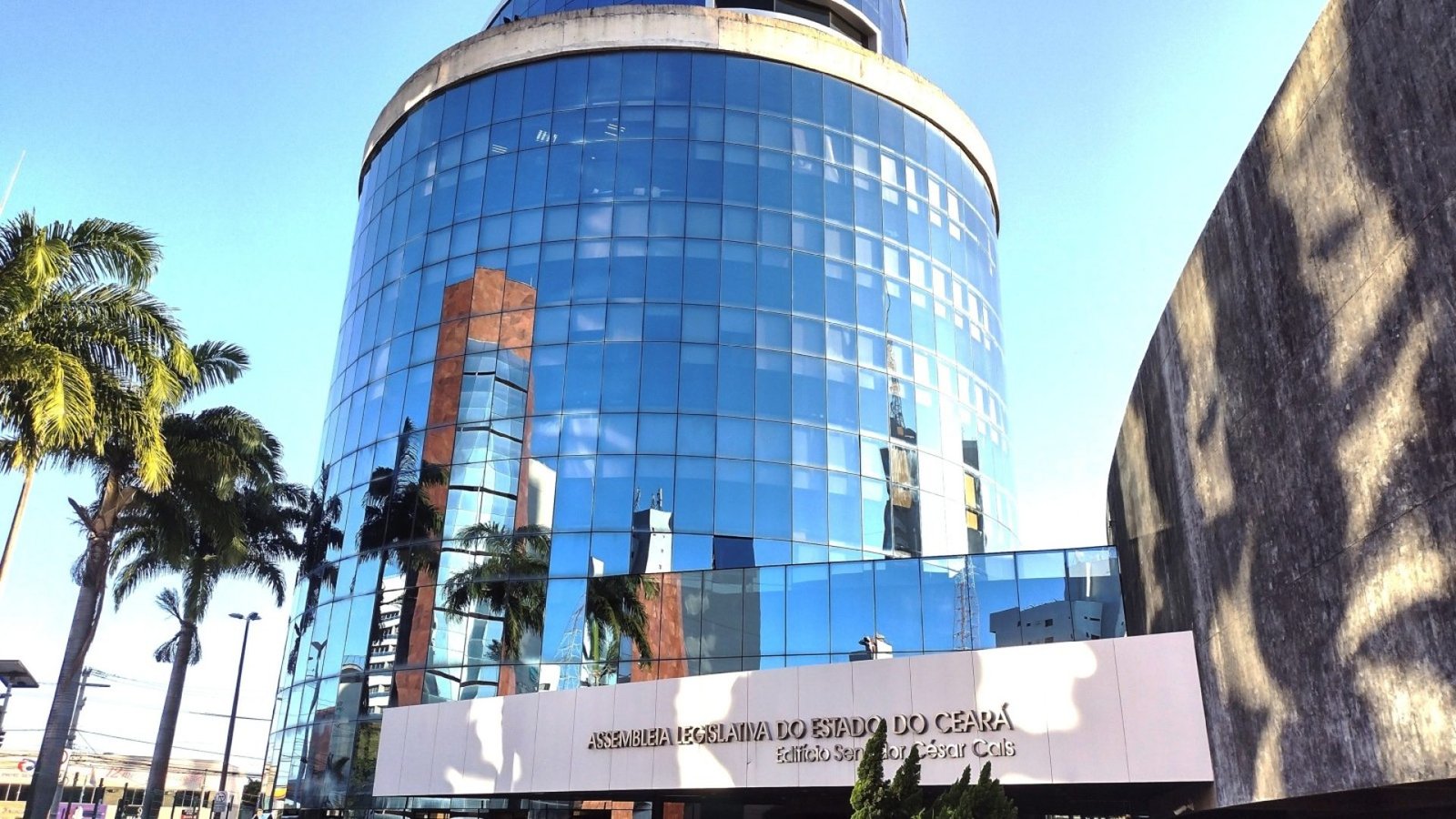 tunidades. Em uma publicação em suas redes sociais, o governador comemorou a san