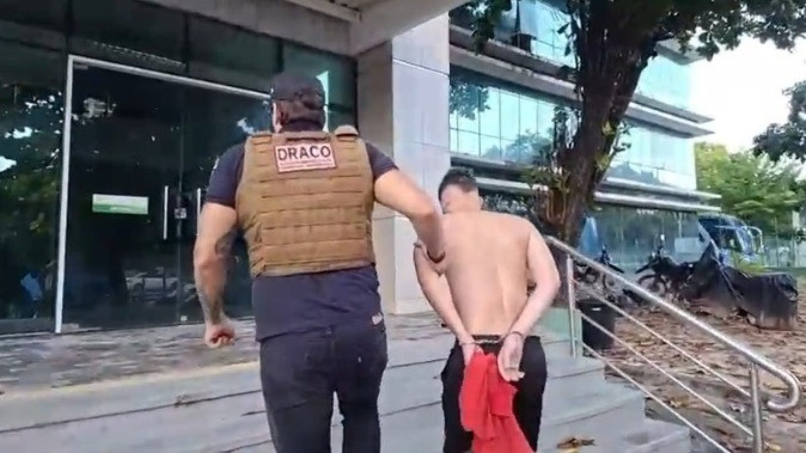 tráfico de drogas e homicídio; Jean Carlos Rodrigues dos Santos, 26, que já resp
