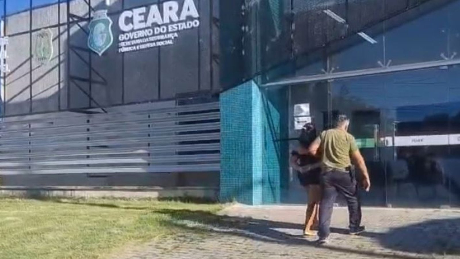 maus-tratos contra a filha de 5 anos em Cascavel, no Ceará Uma mulher de 33 anos