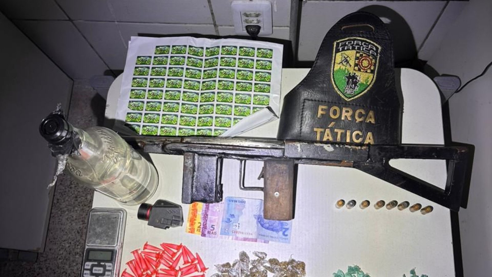 Apreensão de arma artesanal e drogas mobiliza Força Tática em Fortaleza