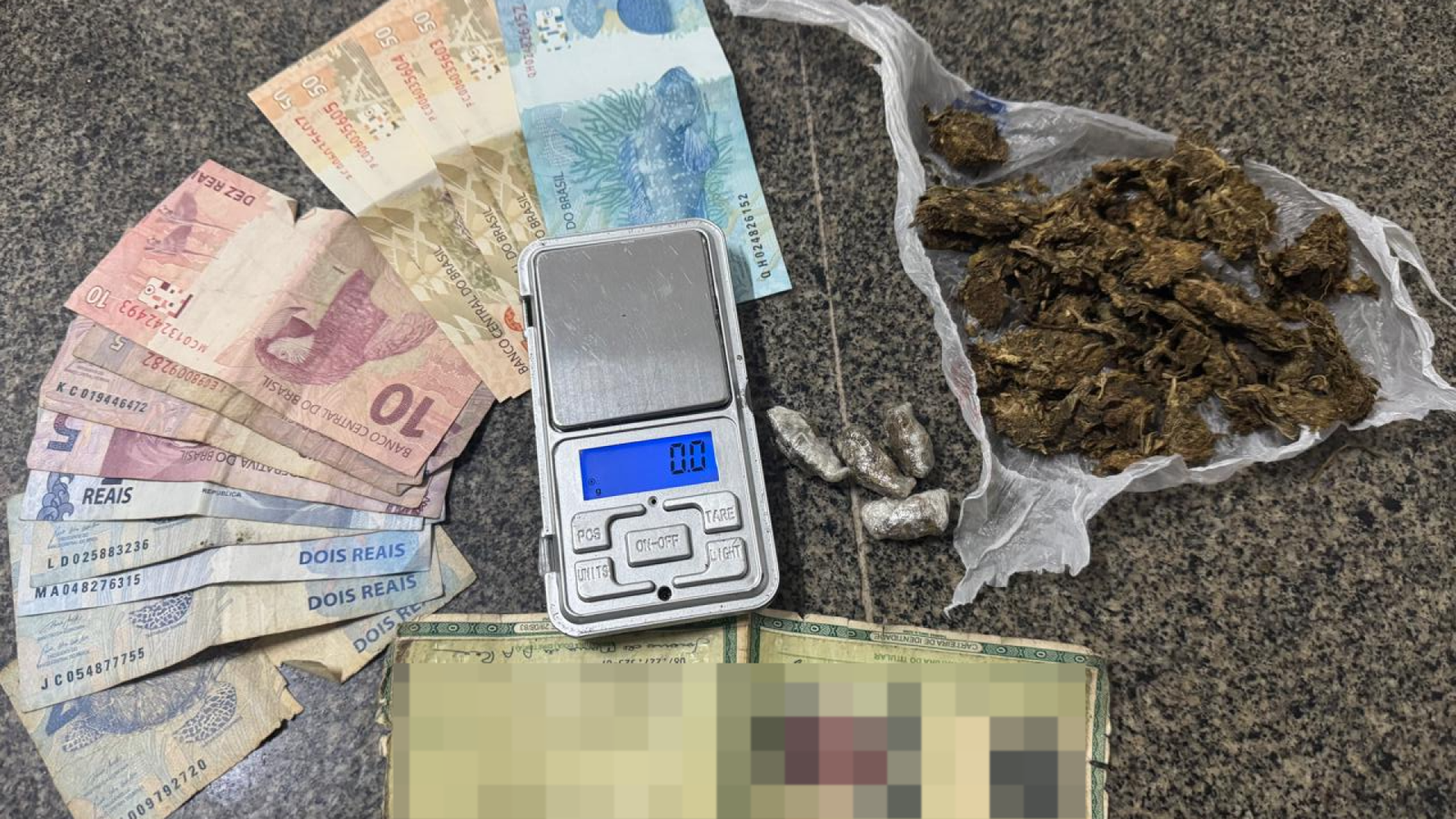 Tráfico de drogas: PMCE prende suspeito em Horizonte com maconha e balança de precisão