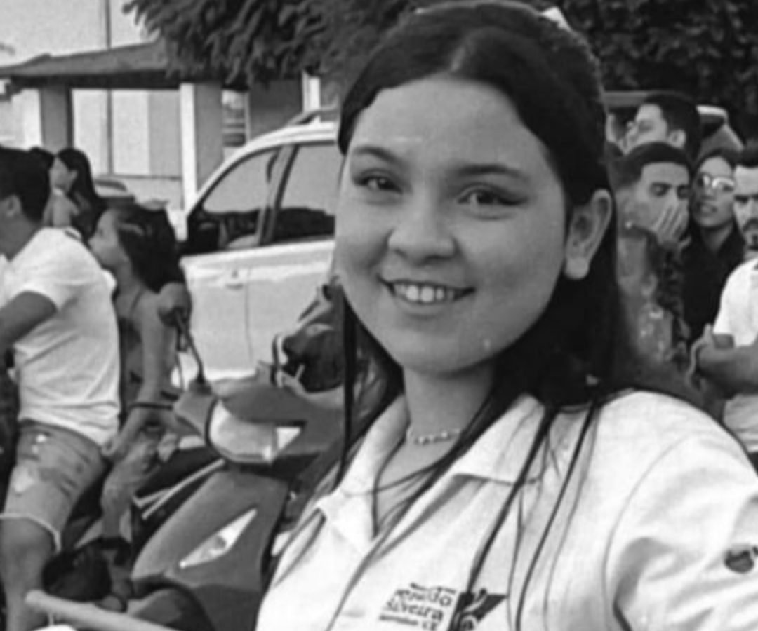 objeto perfurocortante. De acordo com a pasta, o corpo de Ana Rerica foi localiz