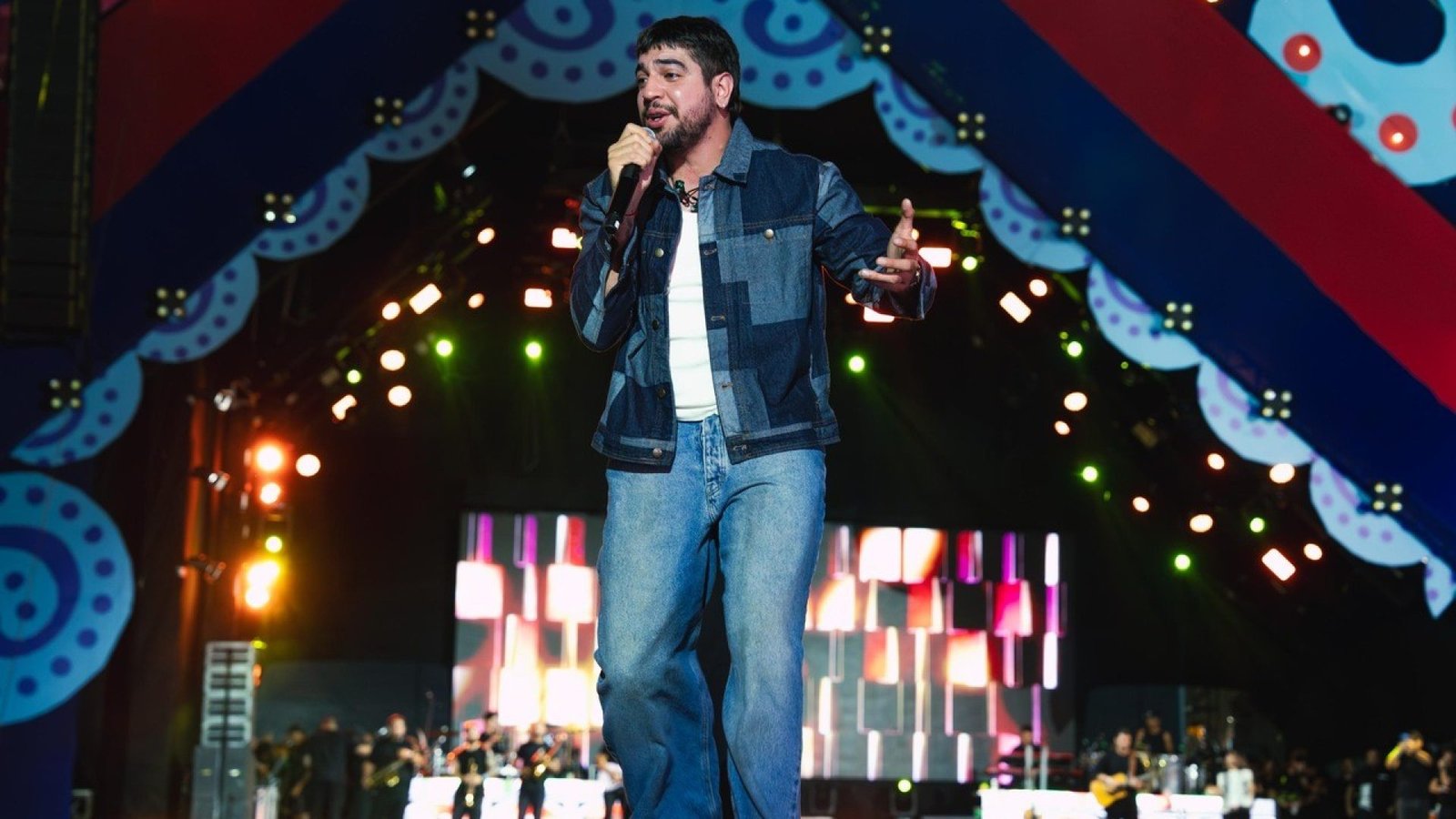show em Maracanaú e anuncia nova apresentação gratuita O cantor Nattan utilizou