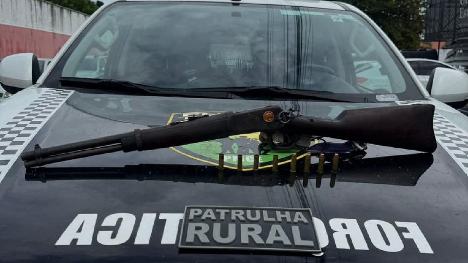 PMCE apreende arma e mata suspeito em confronto em Caucaia