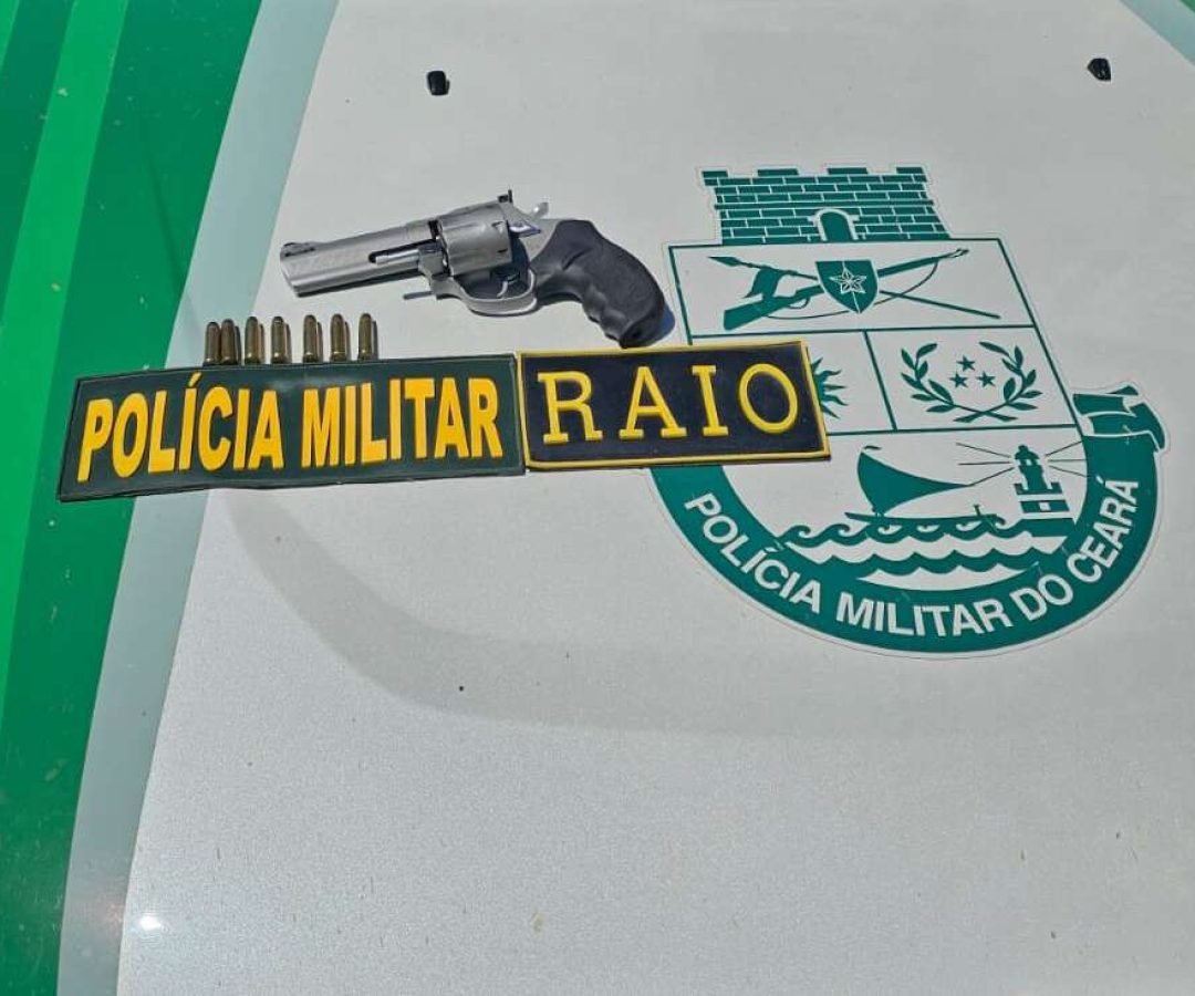 Homem é preso por ameaçar familiares com arma de fogo em Jaguaruana