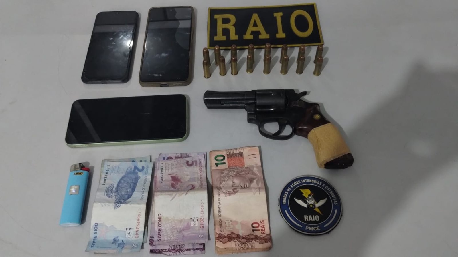 Ação do Raio resulta na prisão de trio e apreensão de arma em Fortaleza