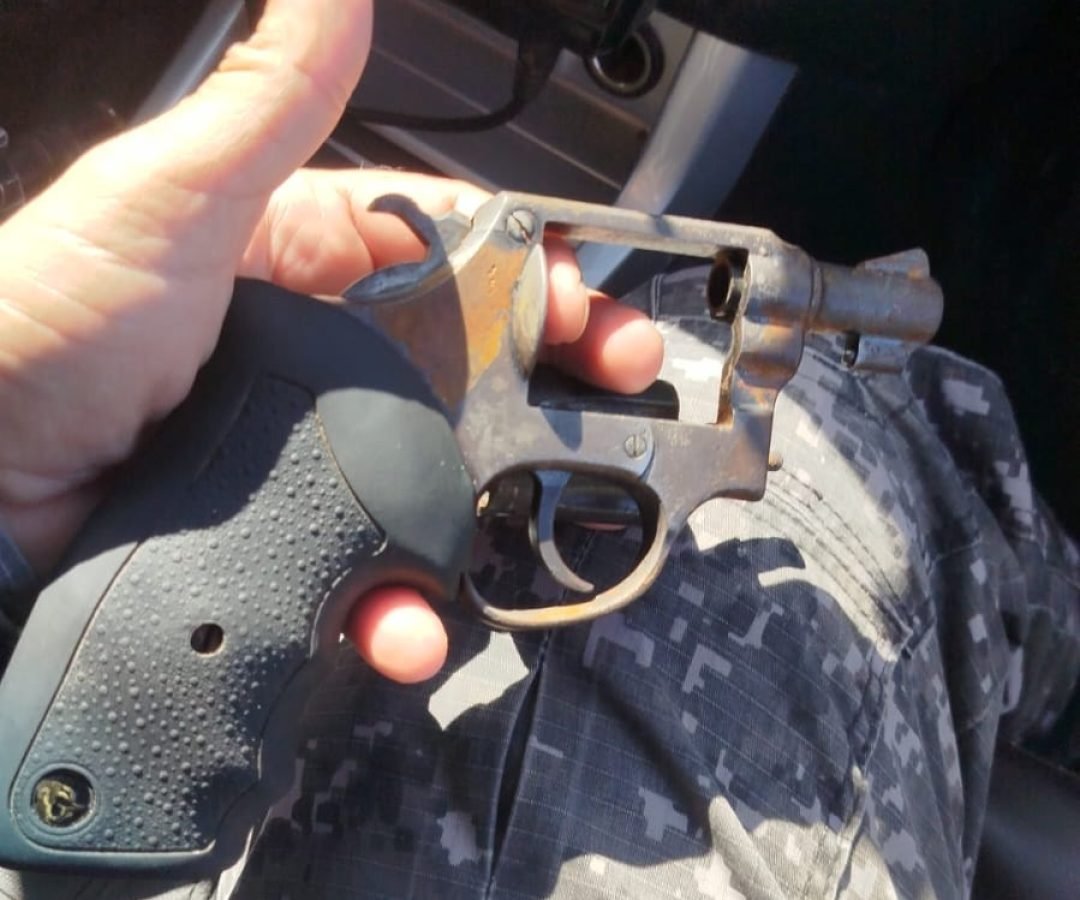 Ação do COTAM resulta em prisão e apreensão de arma e drogas no bairro Passaré