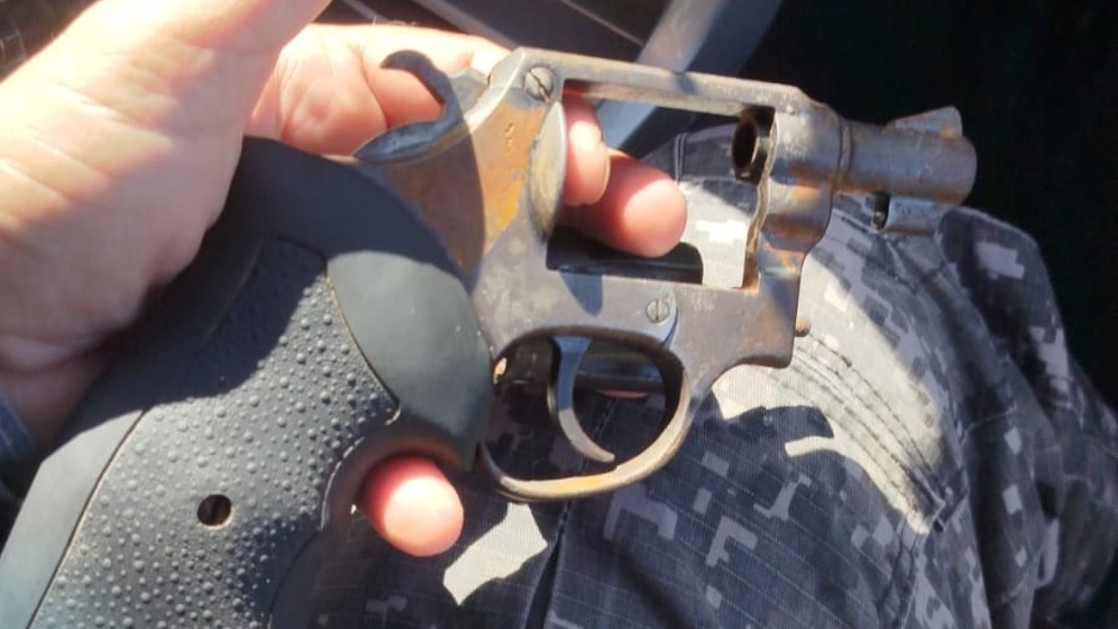 Ação do COTAM resulta em prisão e apreensão de arma e drogas no bairro Passaré