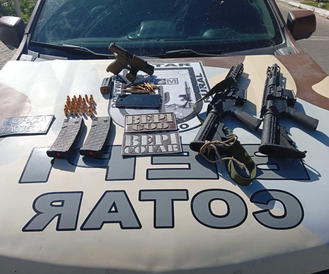 Apreensão de fuzis e pistola marca operação policial na zona rural de Maranguape