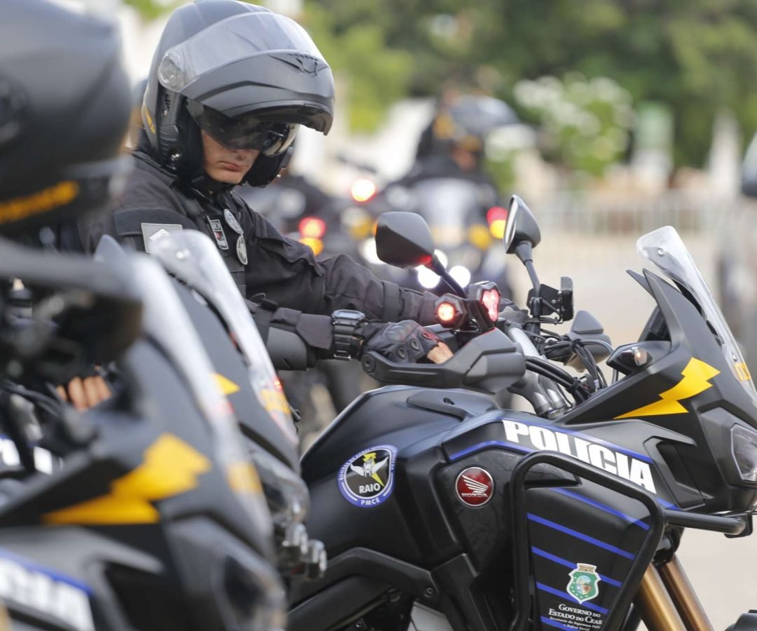 Ação do Raio resulta em prisão de trio e apreensão de drogas em Beberibe