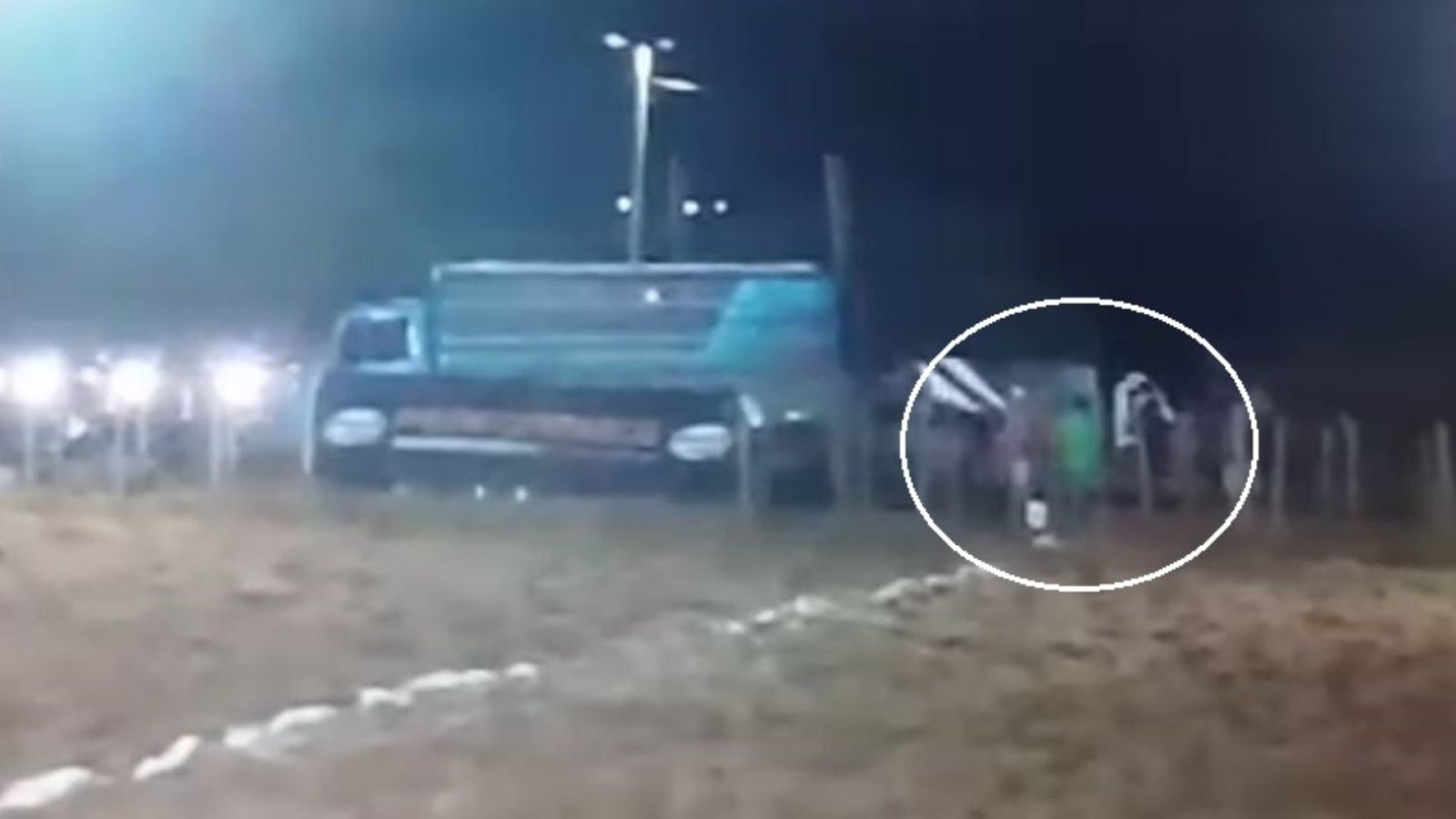 trás de um caminhão. Família contesta motivação Dadá Guedes com troféu que ganho