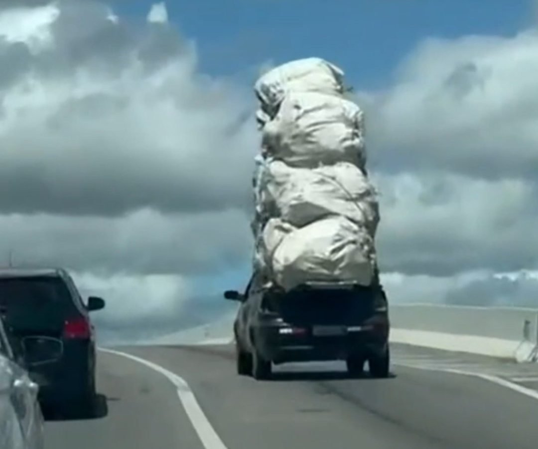 ato é infração de trânsito TV Verdes Mares/Reprodução