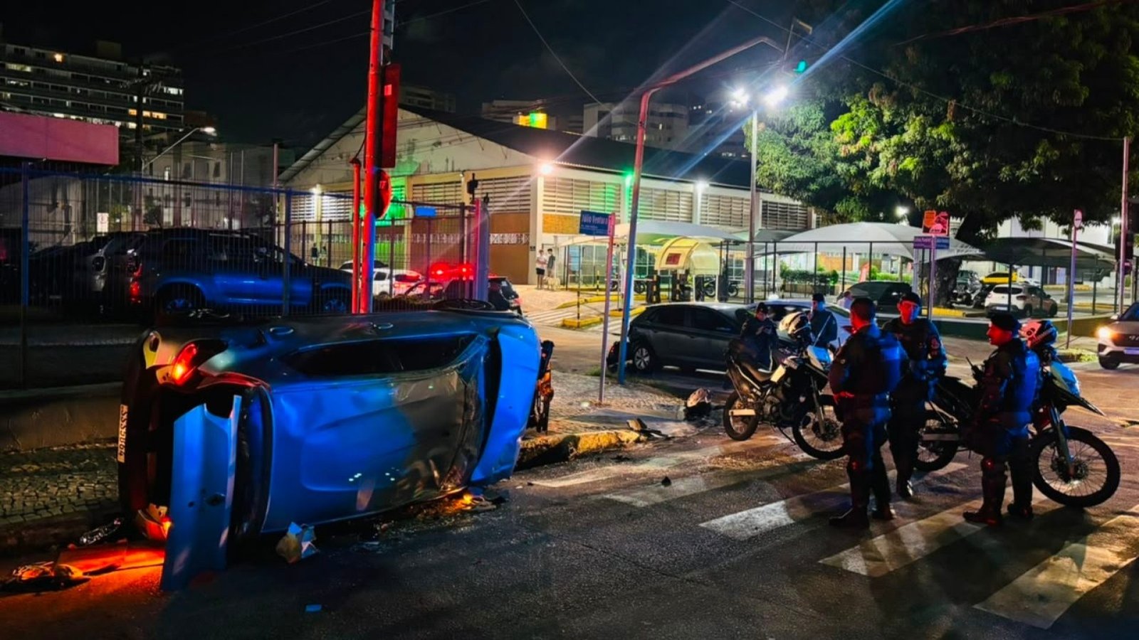 volta das 19h30 e seguia para casa. No cruzamento da Avenida Domingos Olímpio co