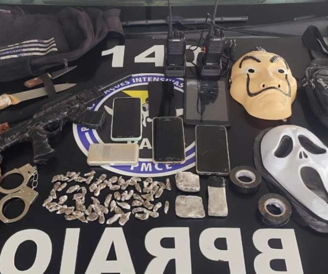 Apreensão de armas e drogas no Crato: PMCE age com cães farejadores