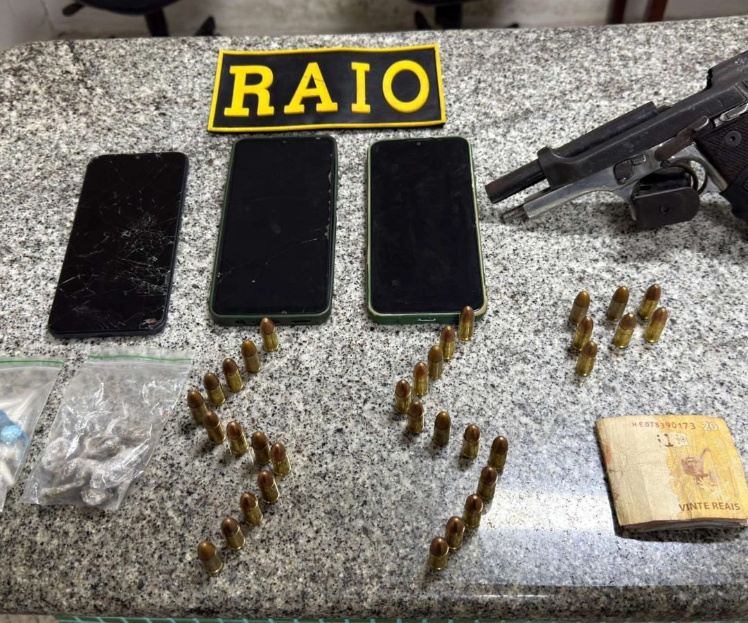 Cpraio prende suspeito com arma de fogo e drogas no bairro José de Alencar em Fortaleza