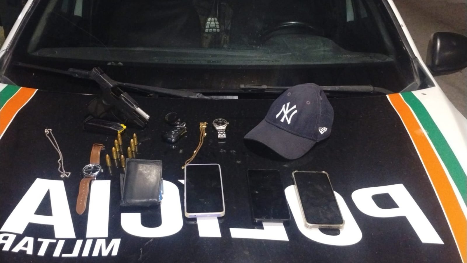 Polícia Militar intercepta veículo e prende suspeito por porte ilegal de arma em Fortaleza