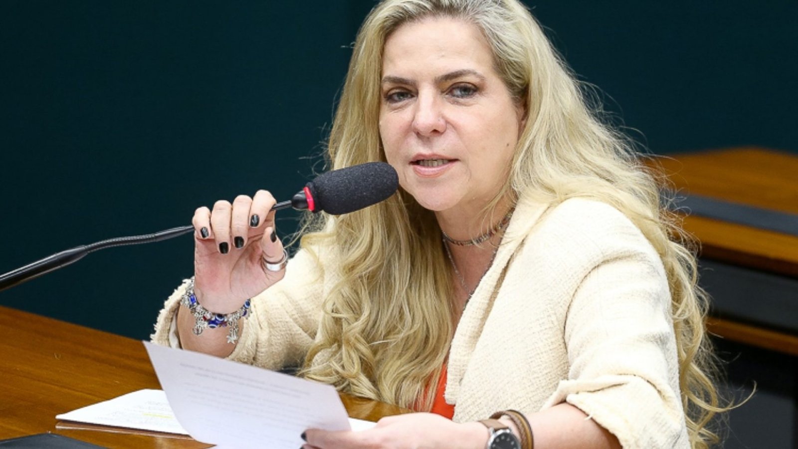 que, por exemplo, na disputa do Senado, não basta eleger só o presidente Lula, s