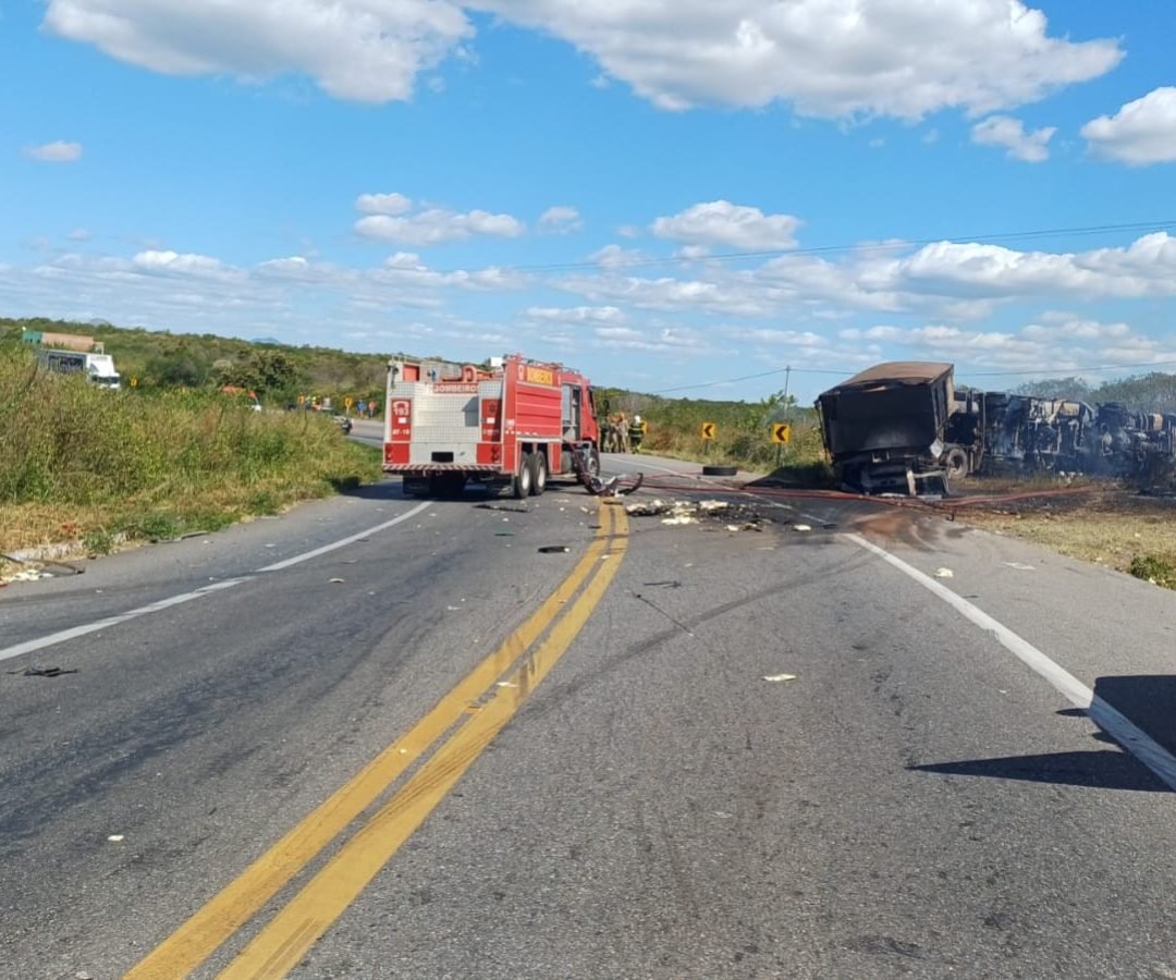 Tragédia na Br-222: caminhoneiro morre carbonizado após colisão em Forquilha