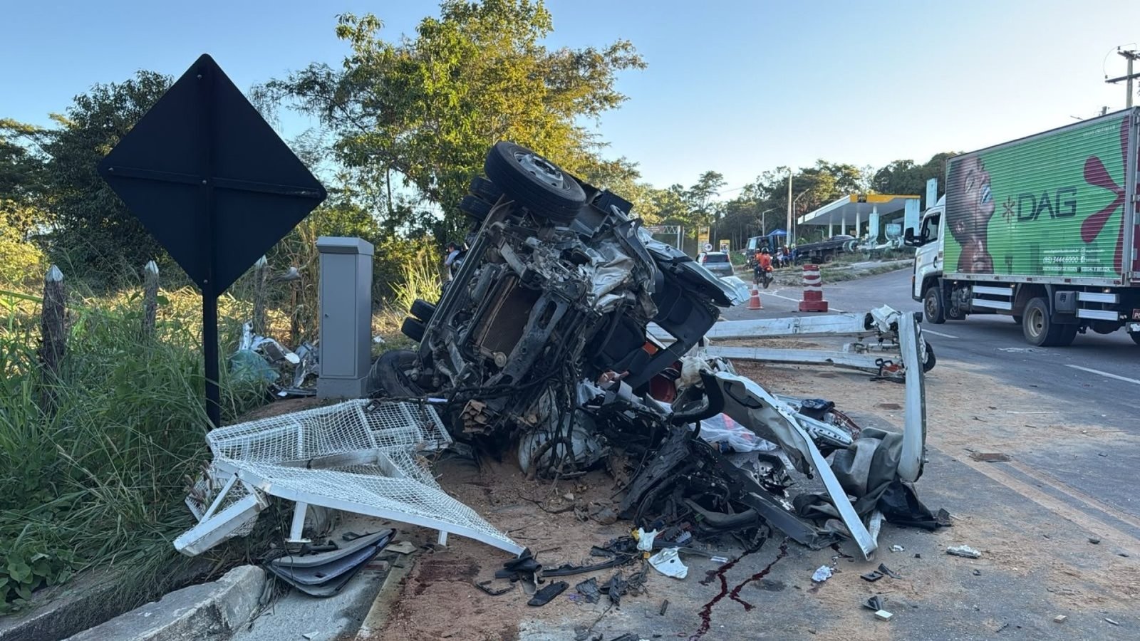 terceiros. LEIA TAMBÉM: Eletricista a caminho do trabalho morre em colisão entre