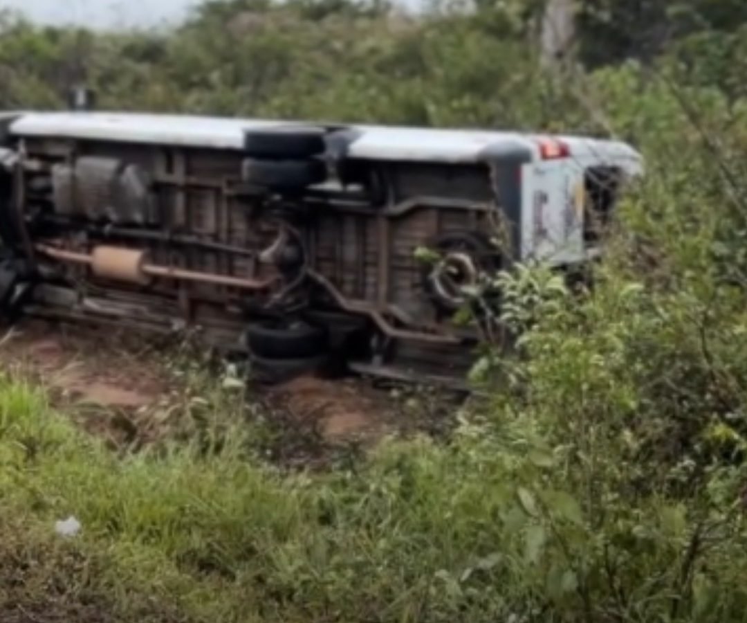 tava cerca de 20 pessoas que haviam saído de Ubajara com destino a Camocim, onde