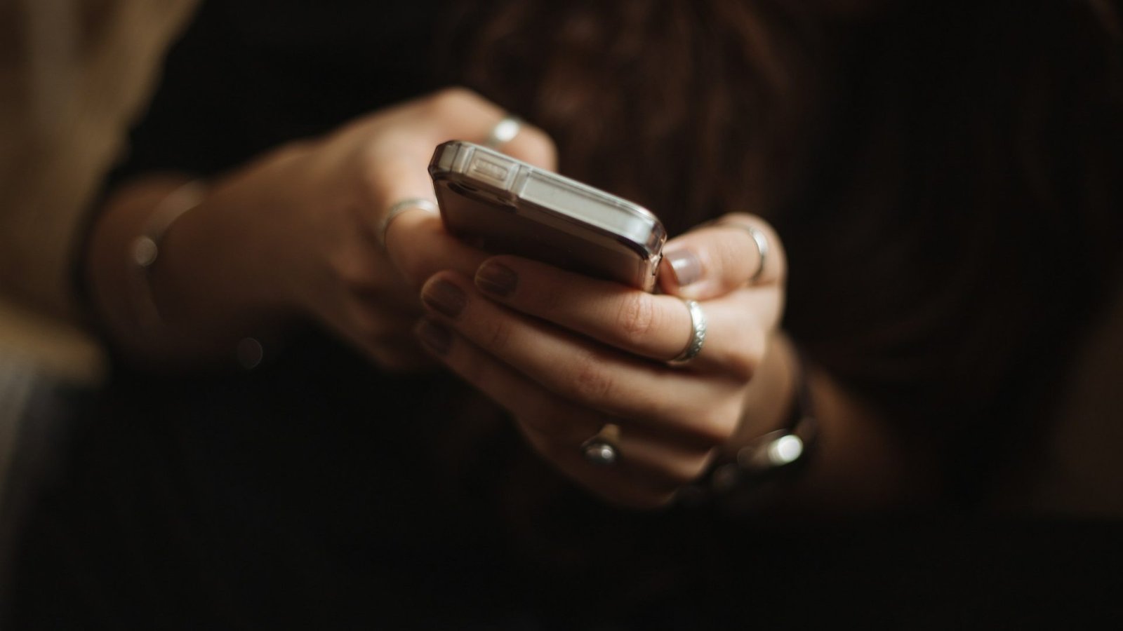 atrair vítimas em app de paquera para praticar extorsão Duas mulheres foram pres