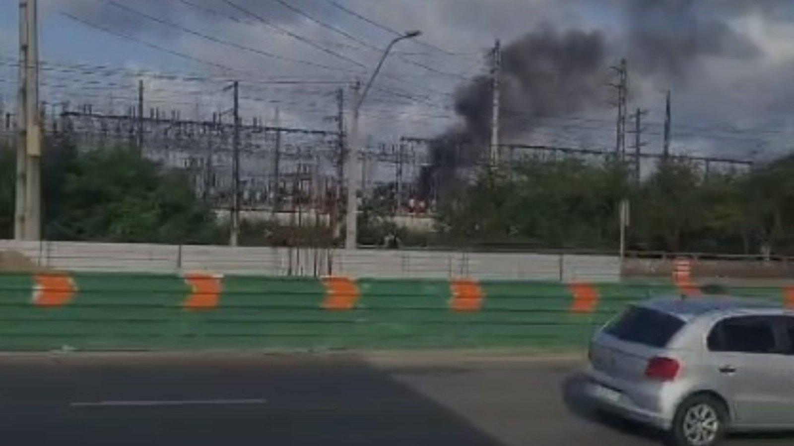 volta de 16h. A queda de energia deixou semáforos apagados, no trânsito da capit